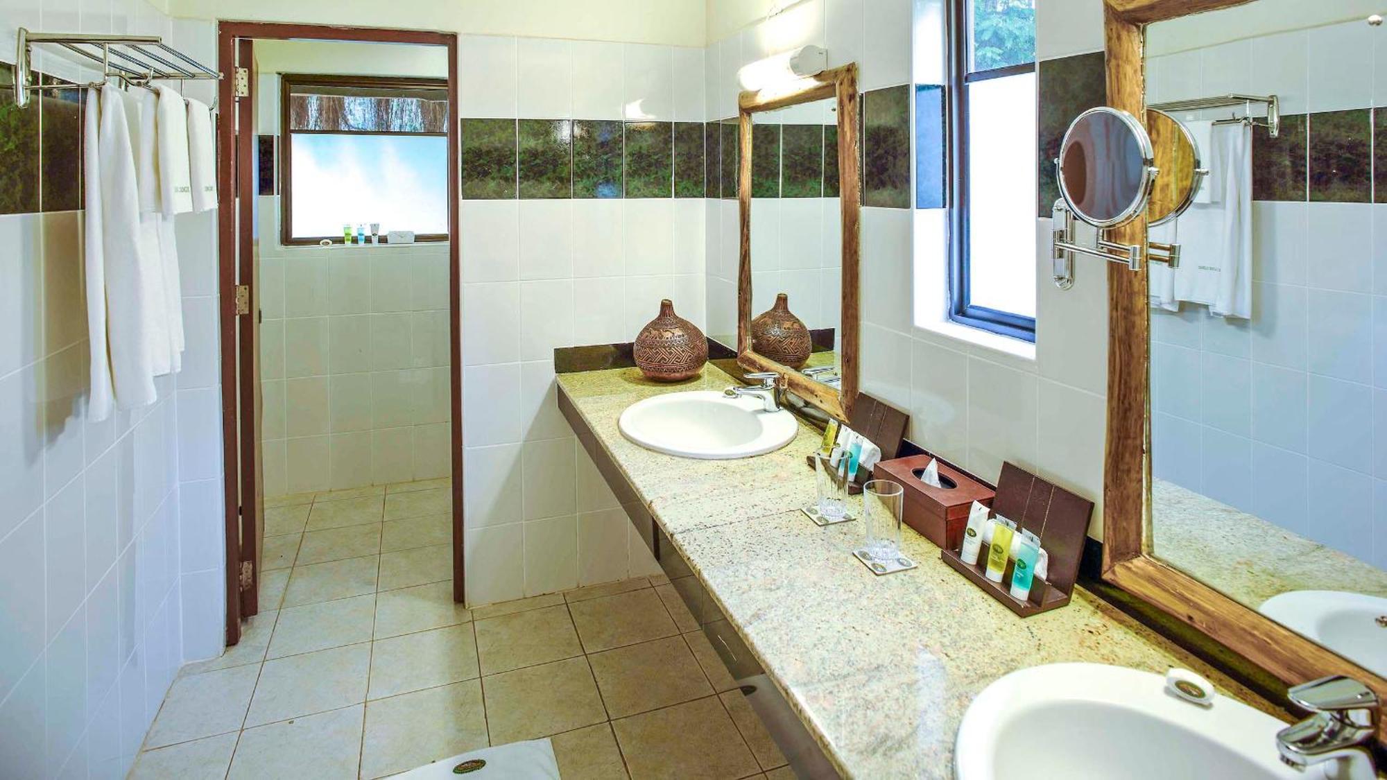 Paraa Safari Lodge Ngoại thất bức ảnh