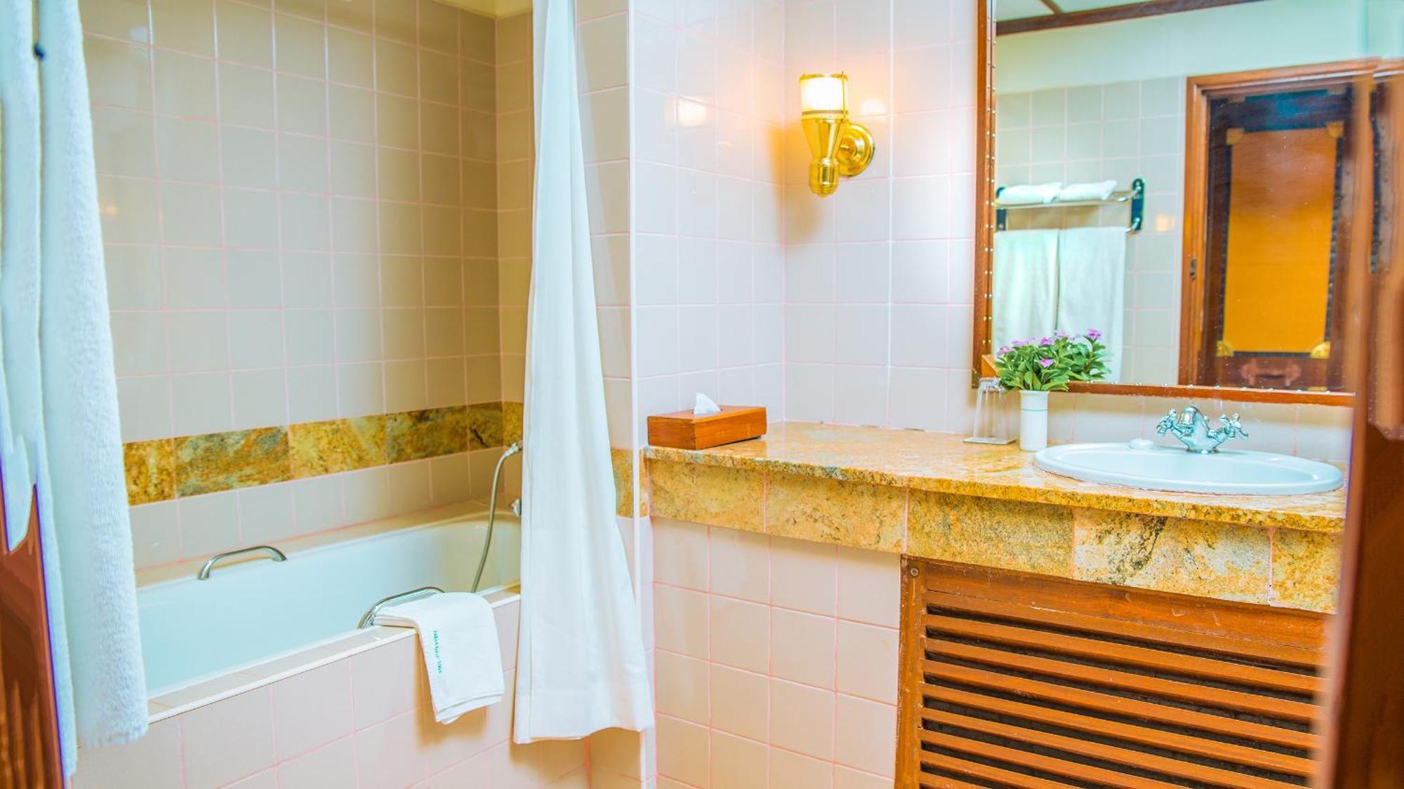 Paraa Safari Lodge Ngoại thất bức ảnh
