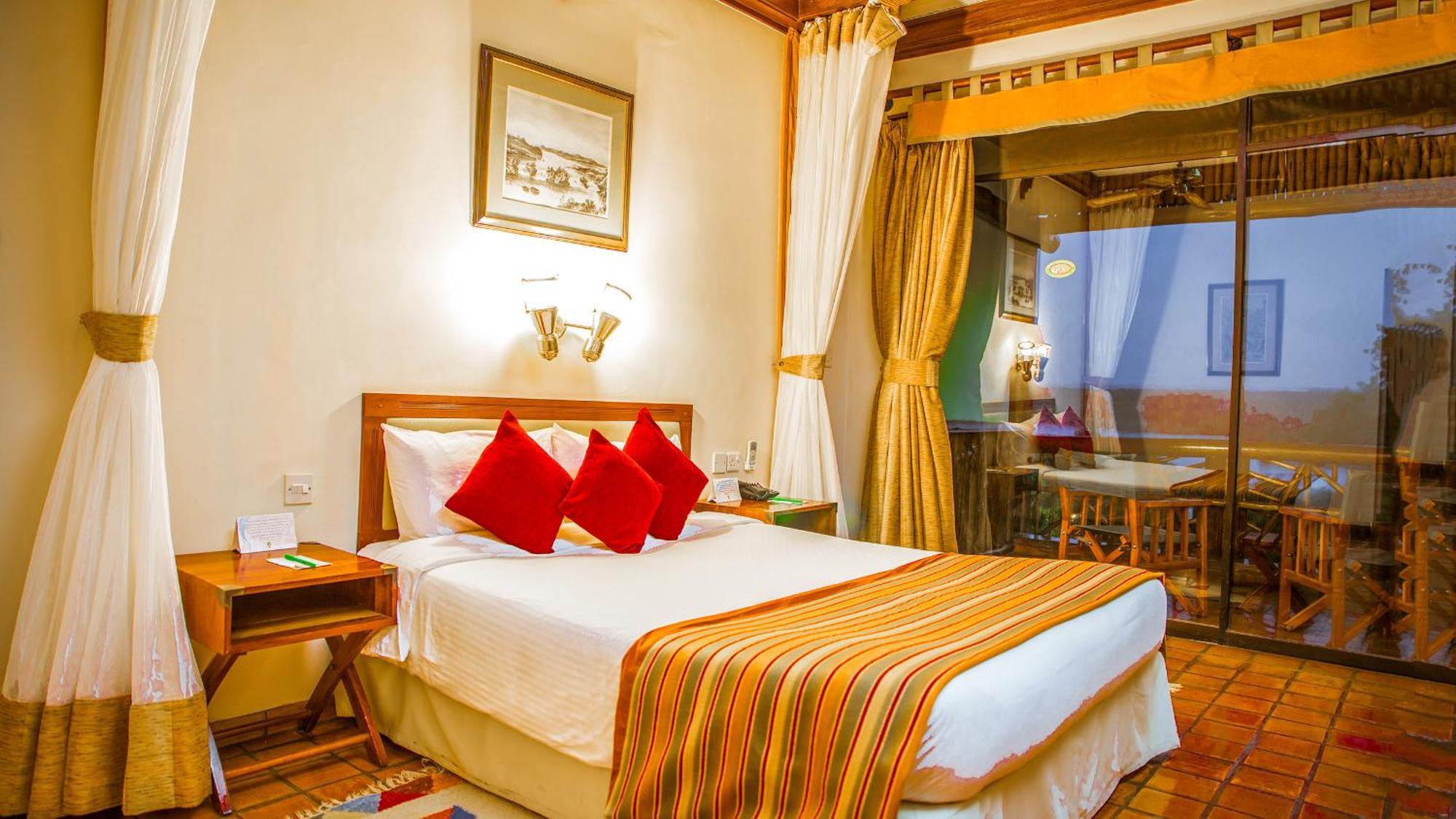 Paraa Safari Lodge Ngoại thất bức ảnh